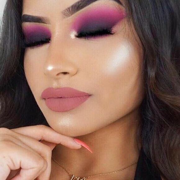 MAC Chromaline Magenta Paint Pot - Picture 9 of 16